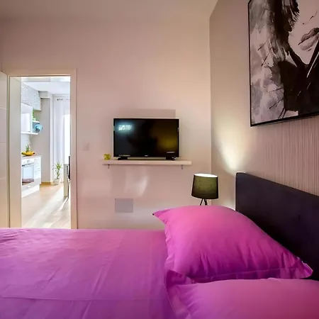 Daire Candy With Jacuzzi And Parking Place Split