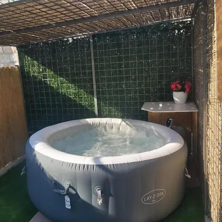 Candy With Jacuzzi And Parking Place