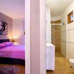 Candy With Jacuzzi And Parking Place Apartament *