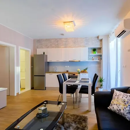 Apartament Candy With Jacuzzi And Parking Place