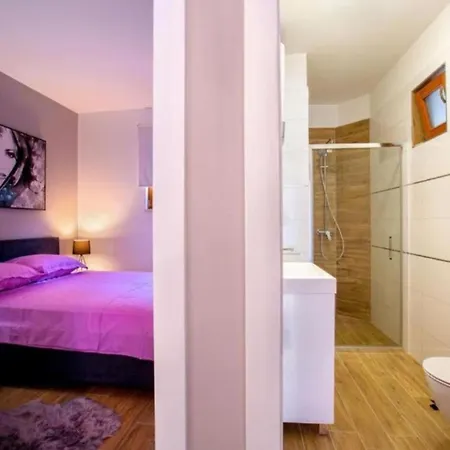 Candy With Jacuzzi And Parking Place Appartement *