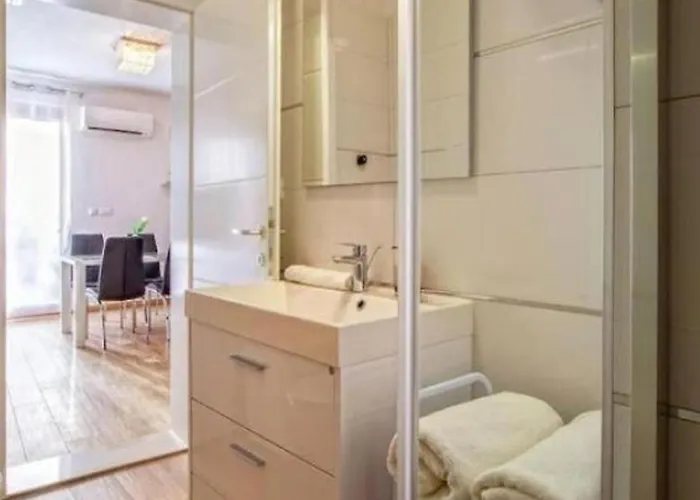 Candy With Jacuzzi And Parking Place Apartment