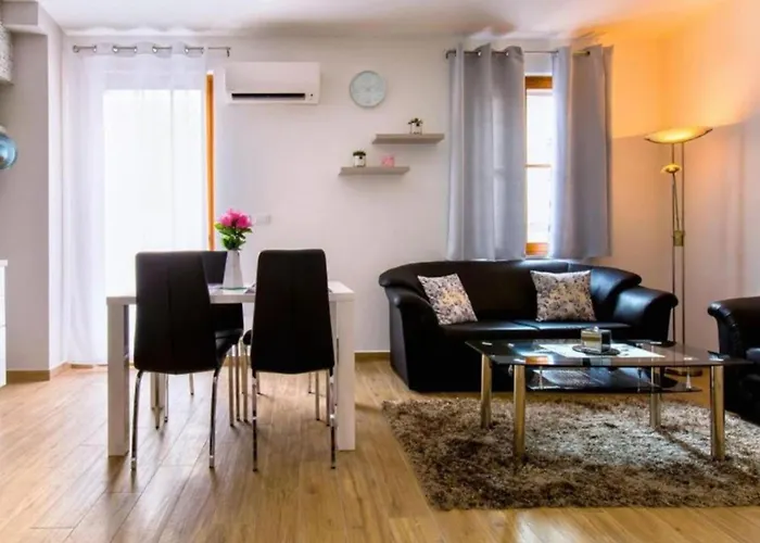 Candy With Jacuzzi And Parking Place Apartment