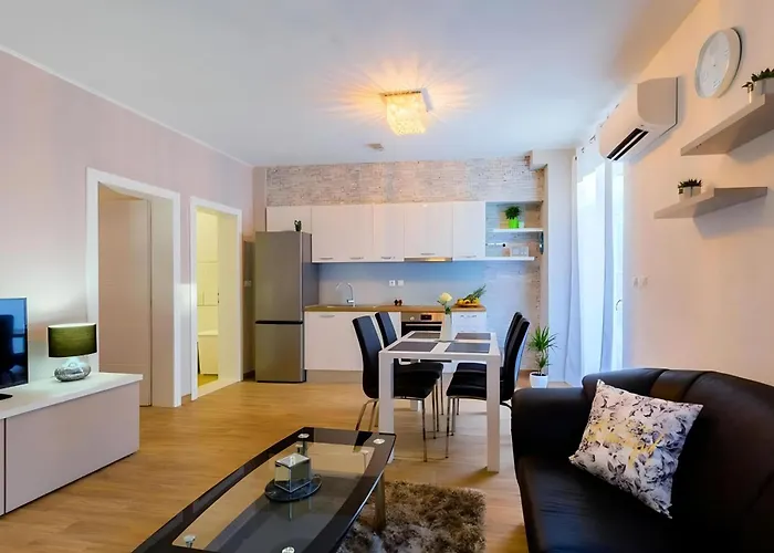 아파트 Candy With Jacuzzi And Parking Place