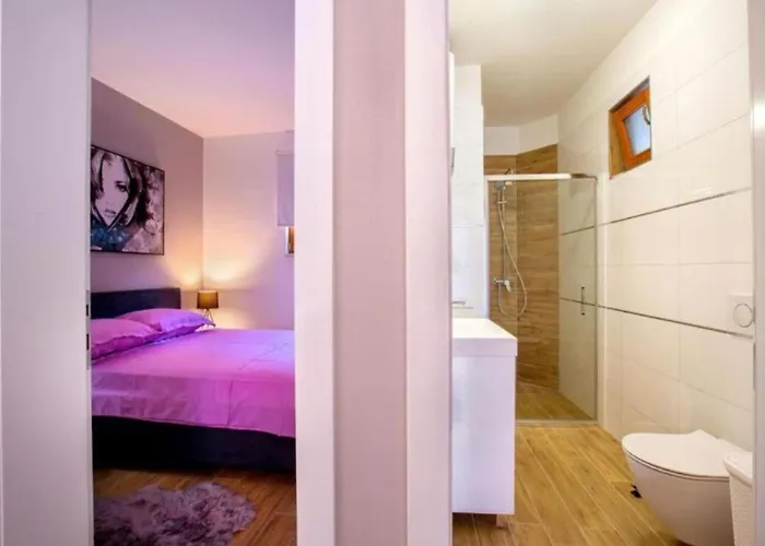 Candy With Jacuzzi And Parking Place 아파트 *